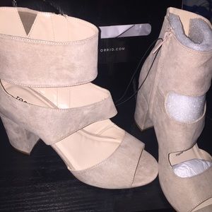 NWT Torrid Faux suede cutout peeptoe block heel